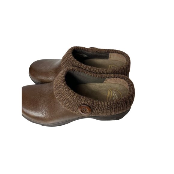Dansko Kenzi Womens Size 39 Brown Leather Slip-On Clogs Knit Collar & Button - Picture 4 of 9